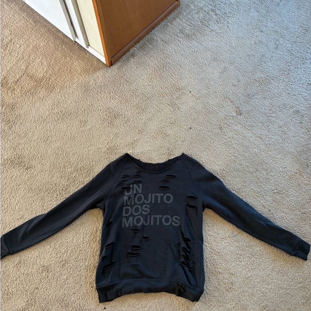 Shakira Un Mojito Dos Mojitos Women’s Sweatshirt – Size L